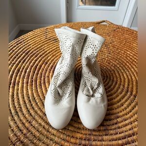 New Zara ankle eyelet white size 41 boots